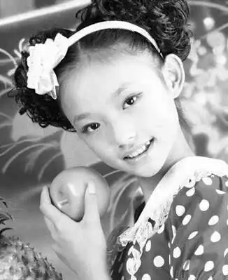 可以说林允在小时候的文艺细胞,就非常的强大.