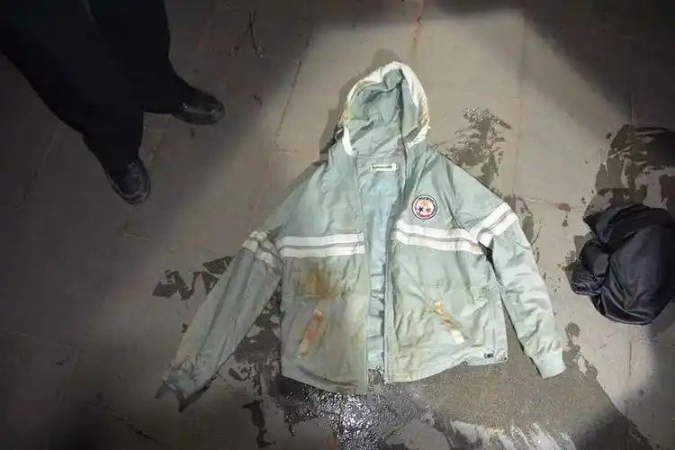 (以下是死者生前穿着衣物)