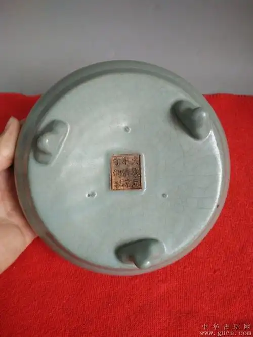 少见的宋汝窑大观元年清凉寺御制包金瓷笔洗