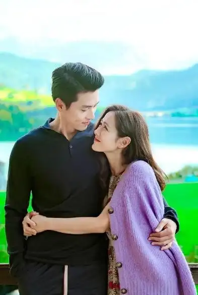 玄彬好宠妻,184大高个半蹲为老婆拍照,孙艺珍努力憋笑满脸幸福