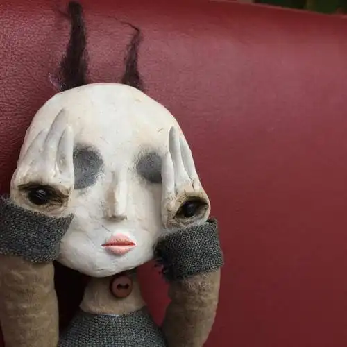 慎入这些惊悚诡异的玩偶全都出自这位孩子之手