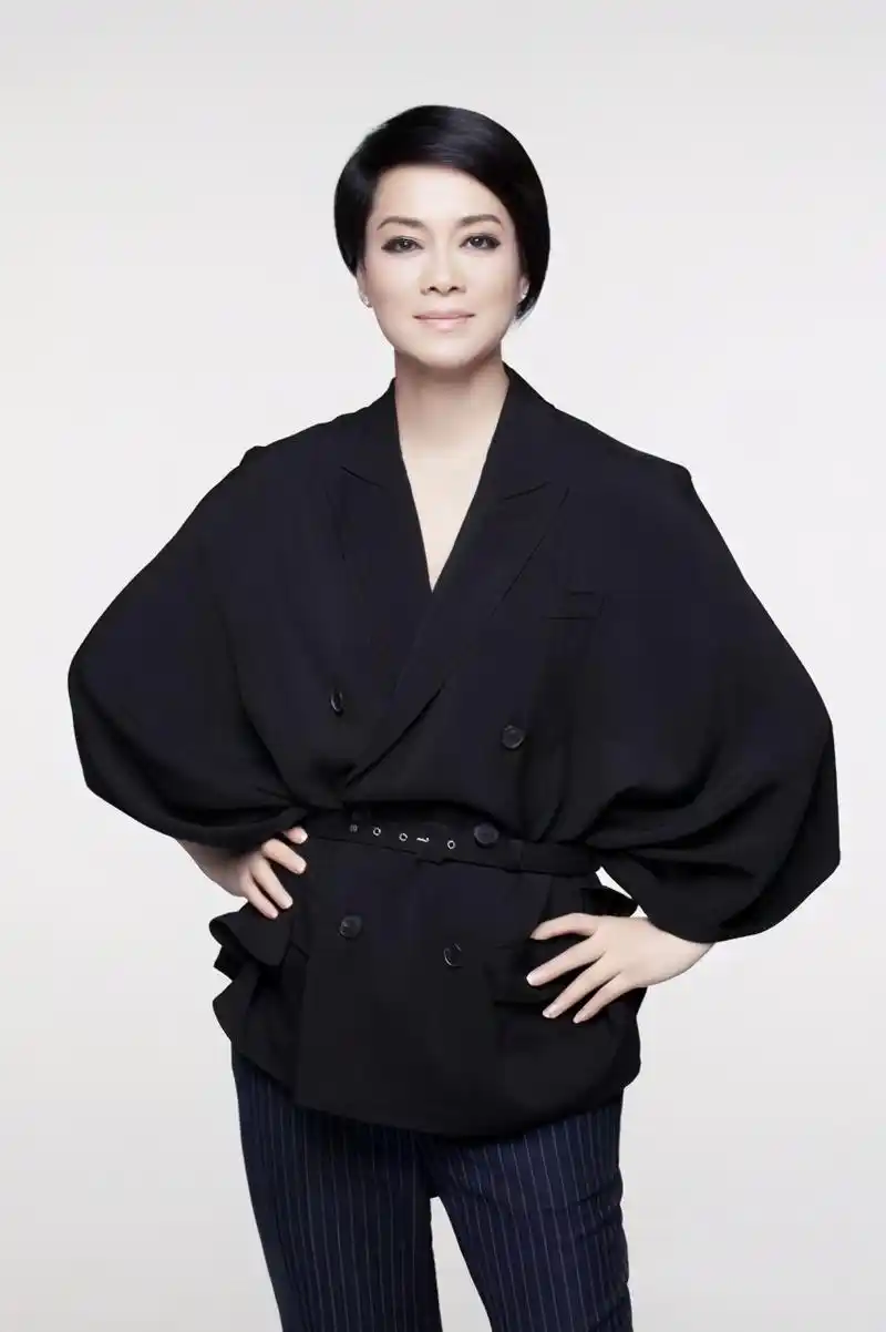 歌手毛阿敏:丈夫病逝1年后,留下260亿遗产,如今的选择令人泪目