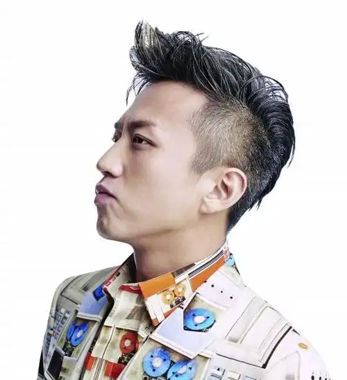 场景合成用ps把邓超放进硬币中