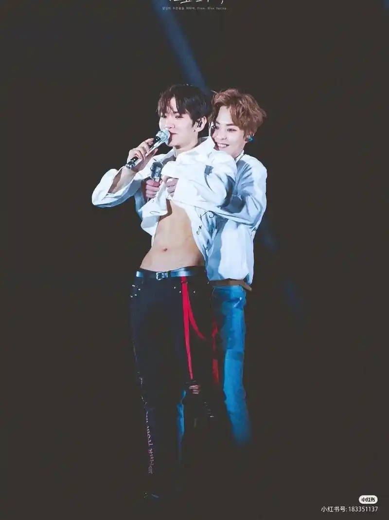 没有啥更新的了.就看看两位哥的腹肌吧#exo的腹肌 @dou - 抖音