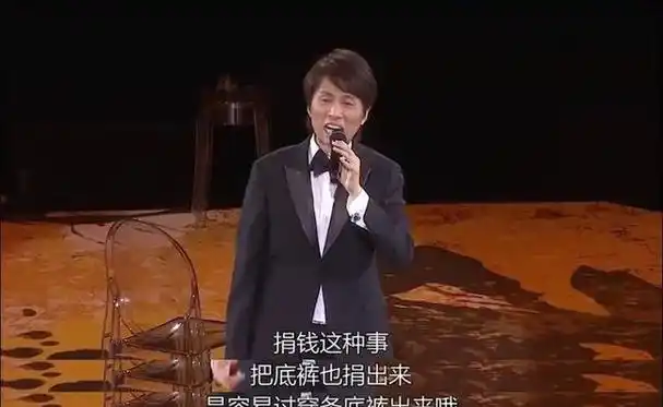 他是比肩周星驰的喜剧大师却在30岁那年退出了娱乐圈