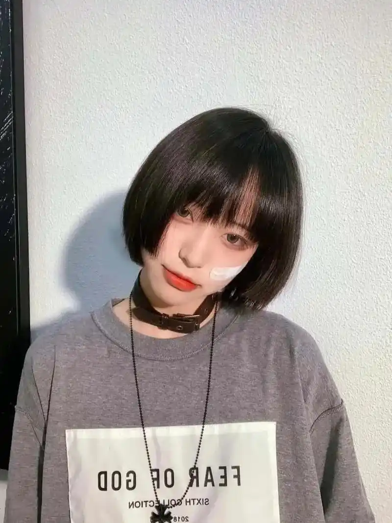 发型 #短发 #上热门 #减龄发型 公主切短发,轻薄的刘海 - 抖音