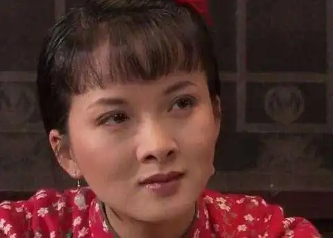 她是《大宅门》导演郭宝昌"养母",曾与张国荣合作,父母聋哑人|谢兰|师