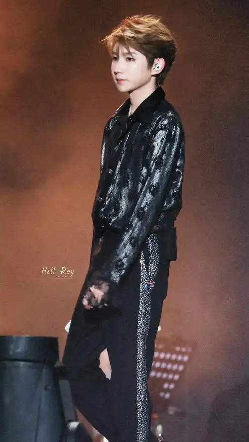 与王源十年璀璨共往