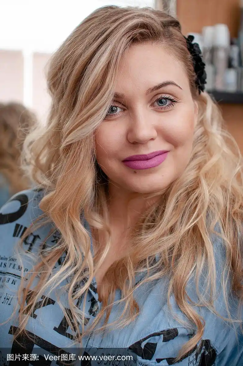 金色头发,长发,注视镜头,女孩,蓝色眼睛