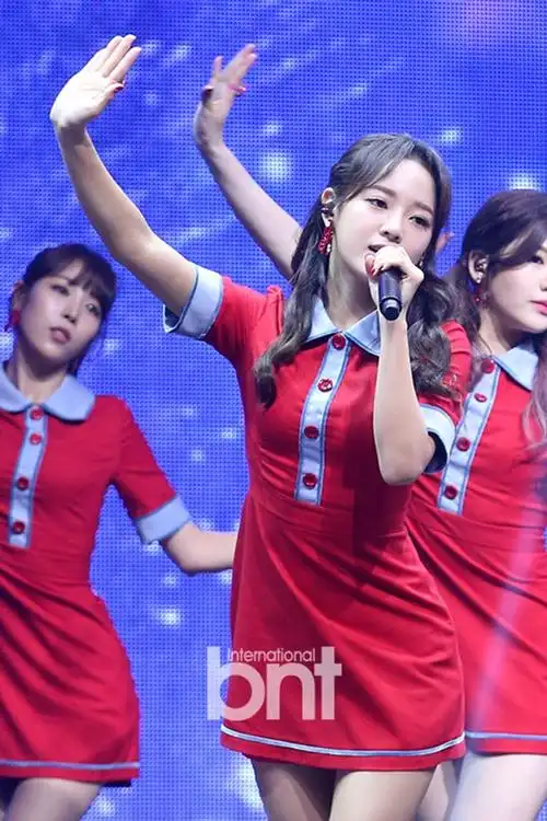 gugudan回归发新曲 甜美九少女闪亮可爱_新浪图片