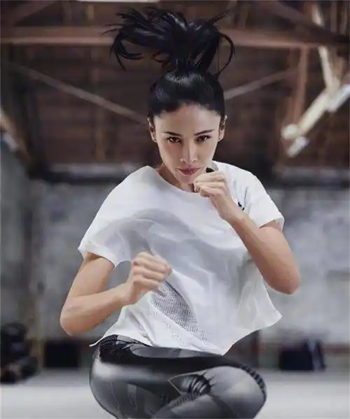 张蓝心拍戏头部受伤,坚强发文报平安,不愧是个武打演员_电影_伤势