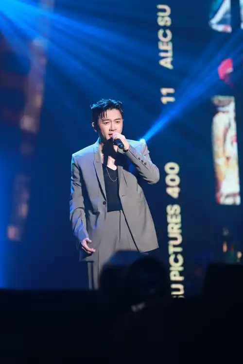 苏有朋超话#苏有朋在多重宇宙中遇见你演唱会#  @蘇有朋,春暖花开的4