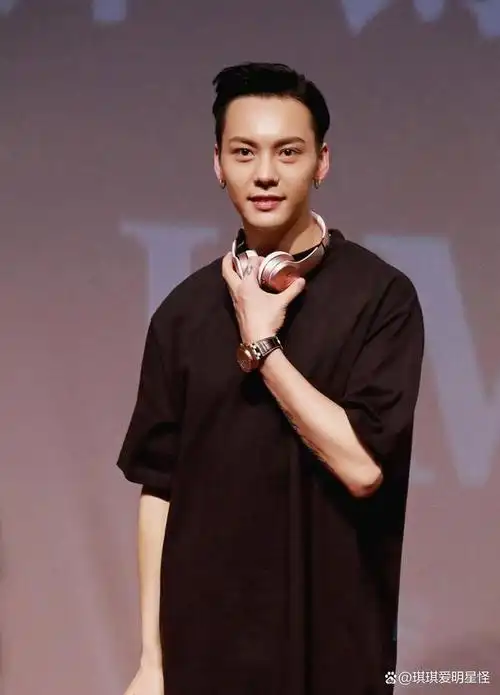 canotwait的诞生,不仅是陈伟霆个人风格的延伸,更是他对潮流文化深情