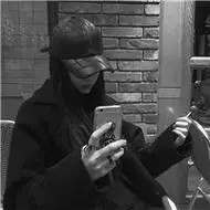 戴帽拽酷女生头像