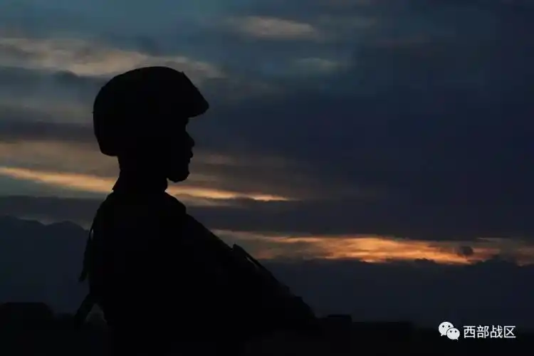 是不是被兵哥哥帅气的样子迷倒了?赶紧为他们点赞,转发吧!