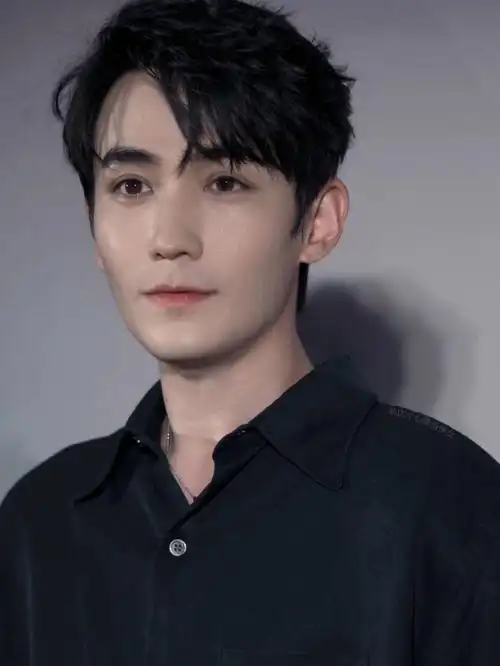 朱一龙的照片不修更完美!!