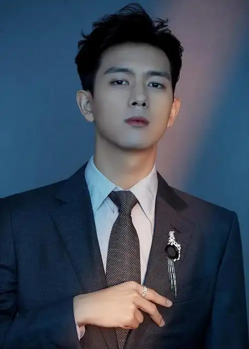 另一位男主陈立浓没颜值,没演技.