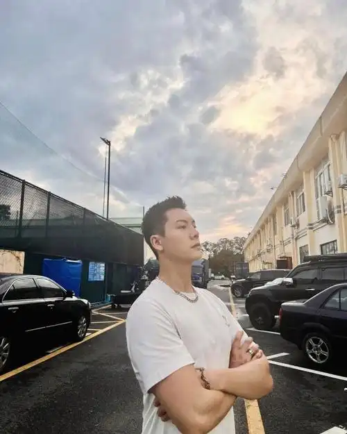 突出重围的 alpha 男