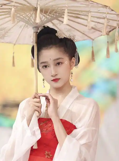 关晓彤古装造型娇艳美丽的小公主