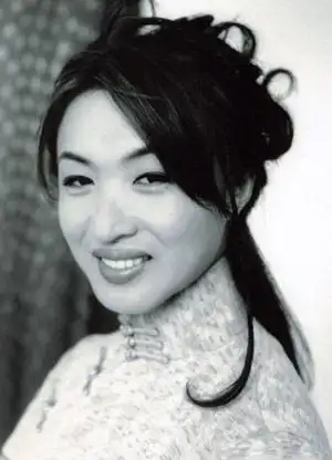 从男人到女人的蜕变:传奇舞蹈家金星