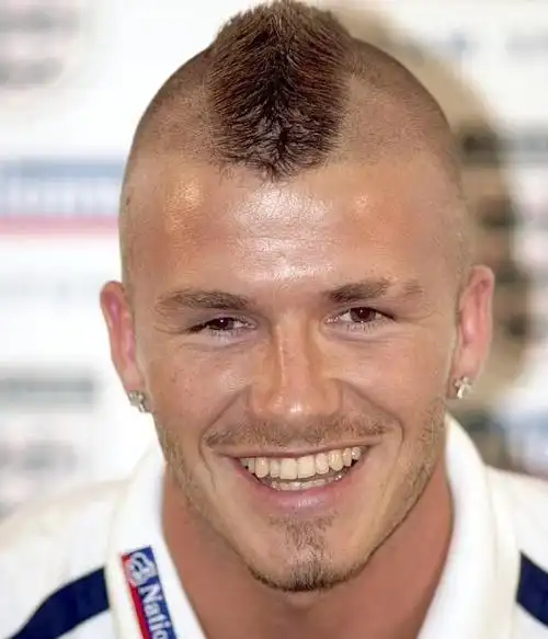 贝克汉姆分享与山羊合照,却因头发稀疏被网友群嘲:不如剃光了吧|发型