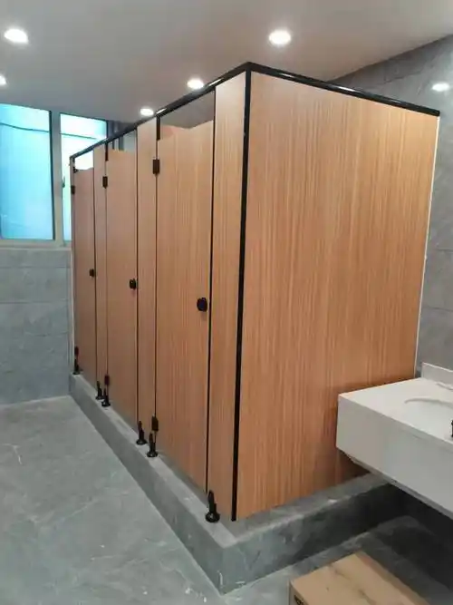 卫生间隔断厕所隔断抗倍特版防潮板金属蜂窝隔断公共卫生间隔断