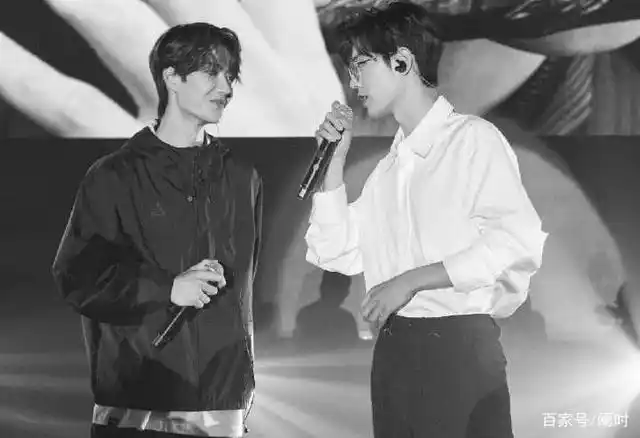 肖战,王一博对视合集!看了这组图,谁还能说他们关系不好?