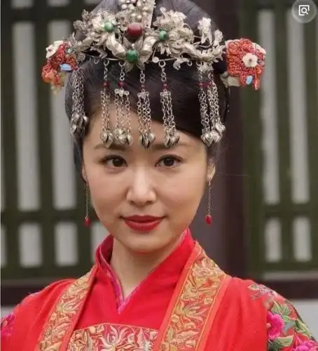 44岁的林心如过不去的少女情怀更无法坦然接受老去