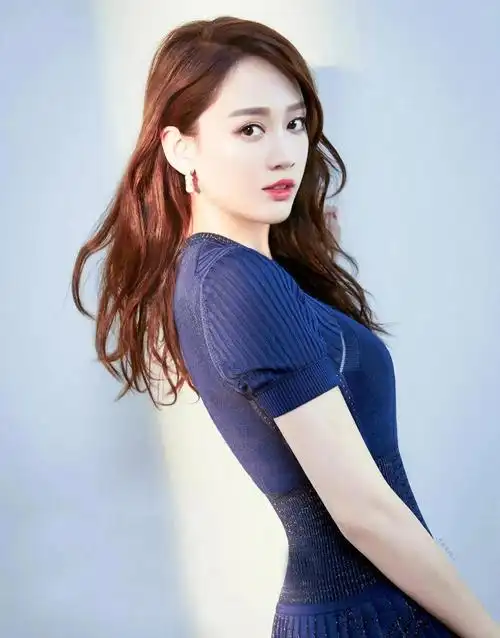 气质女神陈乔恩,惊艳迷人!__财经头条