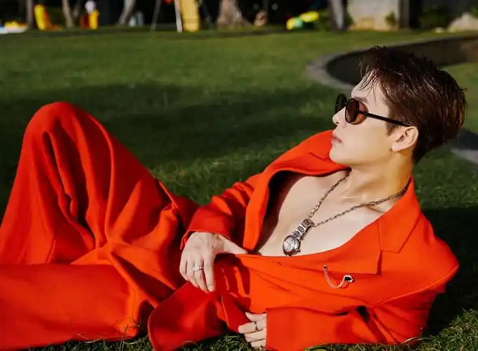 王嘉尔gq人物盛典帅气写真