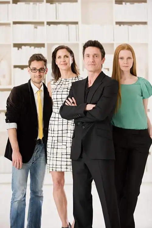 商务女性,站,双手交叉,竖图,室内,白天,正面,衬衫,成功,合作,团队