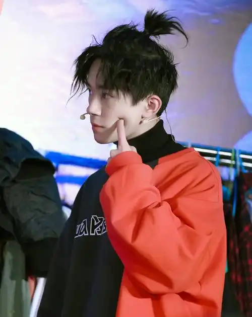 易烊千玺的"小揪揪"发型,被誉为宇宙无敌小可爱