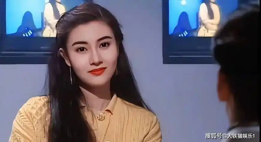 原创别看袁咏仪现在年纪大了让了内地网红20多岁依旧甩她们几条街