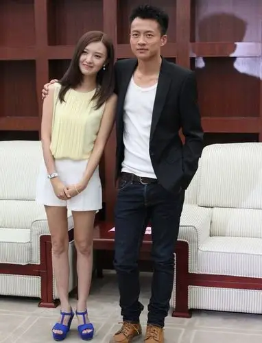 傅晶唐曾合影 看他们的样子真有情侣像