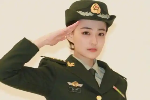 27岁生日晒性感私照,颜值和演技并存,出道便开挂另有身份|徐璐|娱乐圈