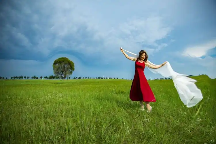 做一个心中有爱;的阳光女人.