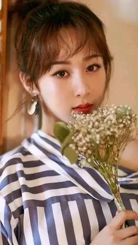 杨紫精美壁纸:颜值完美无瑕,纯美动人,令人羡慕!