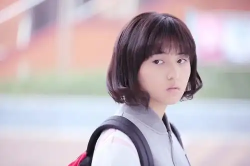 明星全接触 内地明星  张子枫在剧中饰演棒球队经理栗梓,作为棒球队的