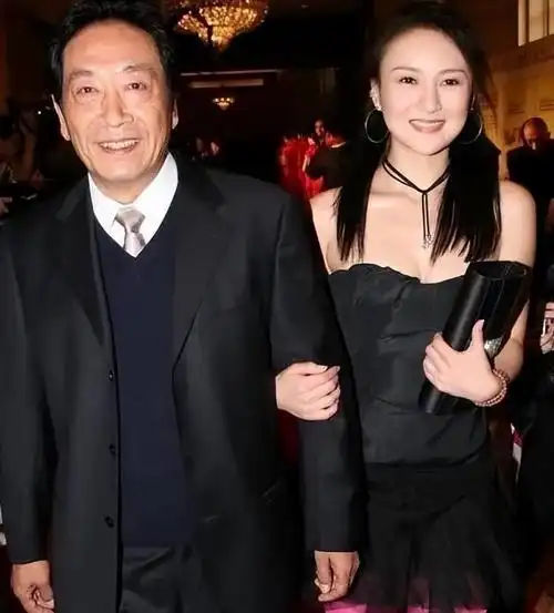 该当爷爷的年纪当了爹这些老来得子的男星最大与孩子差84岁