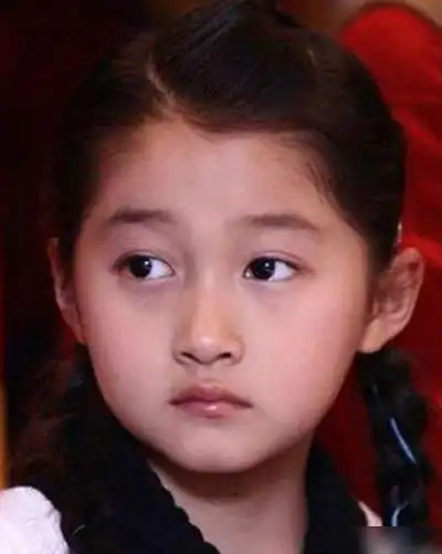 关晓彤为啥一直偏爱露额头发型齐刘海照片曝光后瞬间懂了