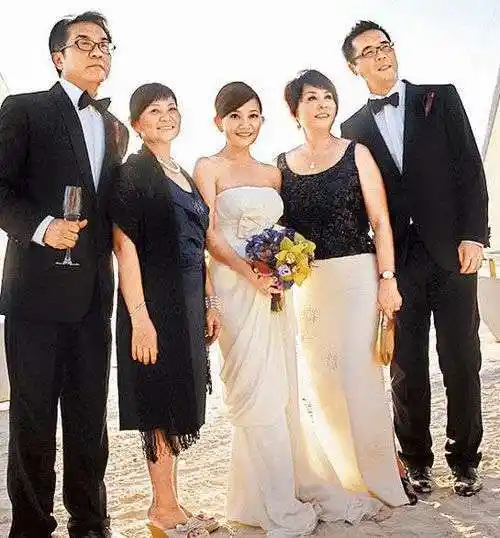 梁静茹婚礼现场曝光 李宗盛菲律宾小岛含泪证婚