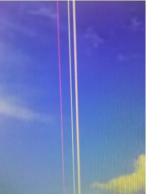 显示器花屏.一条条纹