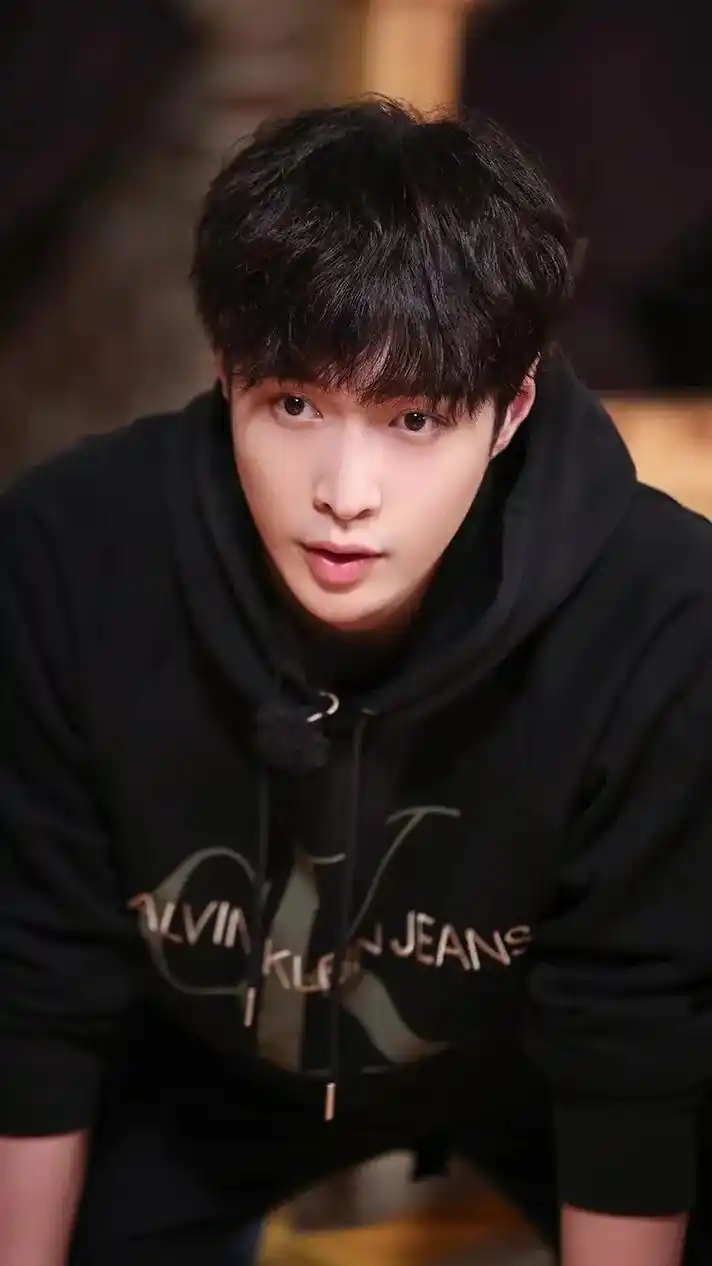 张艺兴极限挑战高清图