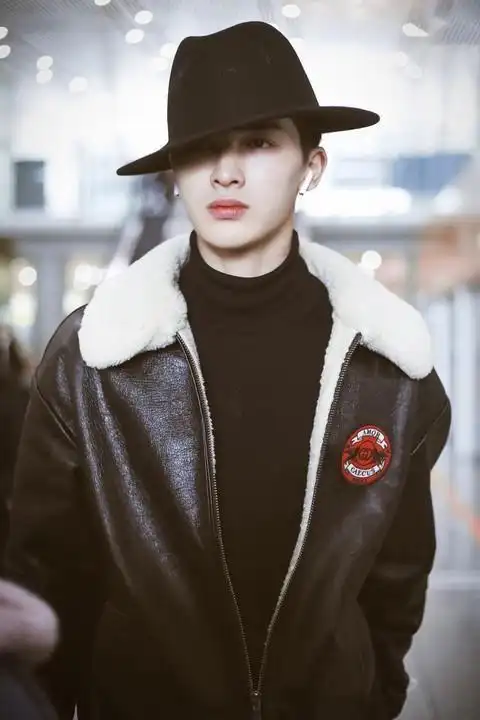 帅哥照片男演员朱正廷皮衣冷酷霸气图片18帅哥猛男文章小虾米
