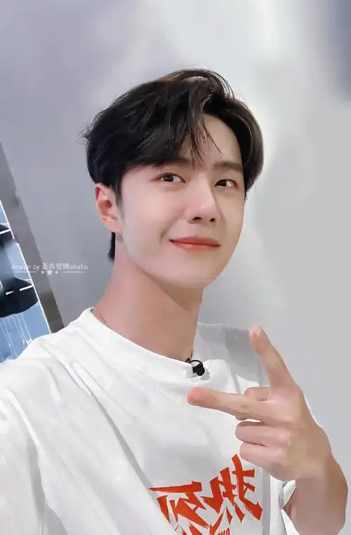 王一博酷盖还是怀念18和19年,帅气的自拍铺天盖地啊,懂得都懂