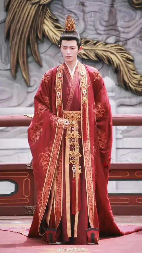 婚造型#任嘉伦新剧红色婚服造型路透,好有气势的衣服,国超古装太牛了