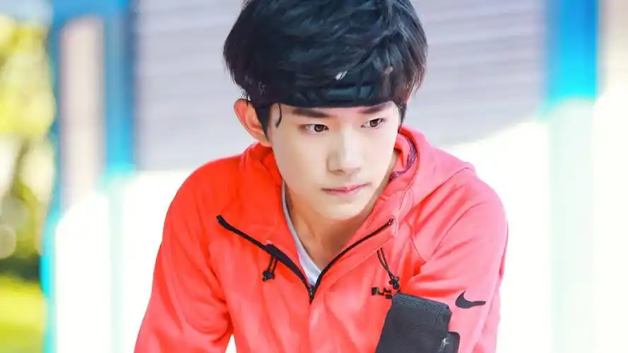 33m上传时间:2020-06-16壁纸标签:内地明星易烊千玺tfboys明星风尚