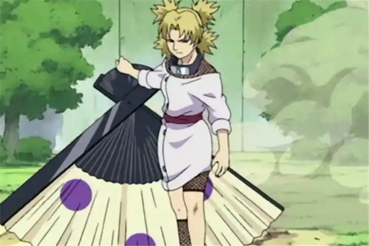 手鞠:上下黑丝有着"腿影"外号的四代土影黑土,也许是为了炫耀自己的大