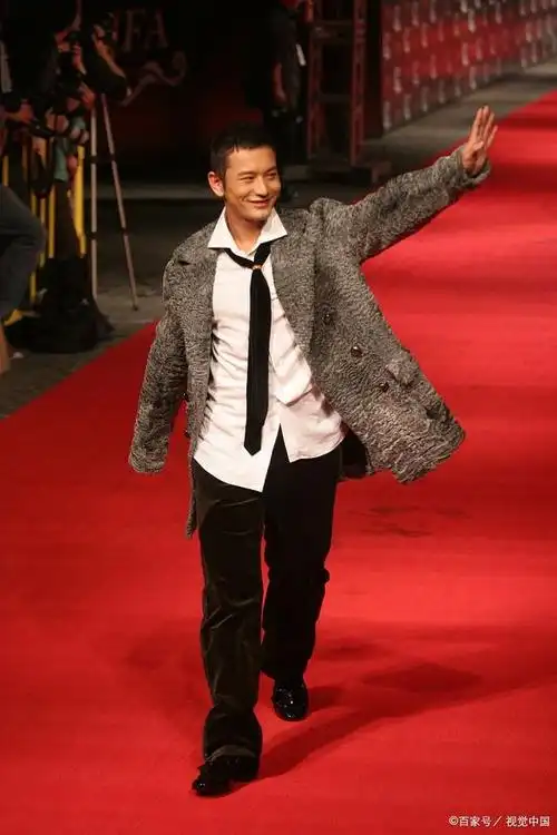 1月7日,睡了一觉后发现,黄晓明icon和叶珂突然冲上热搜,万万没想到