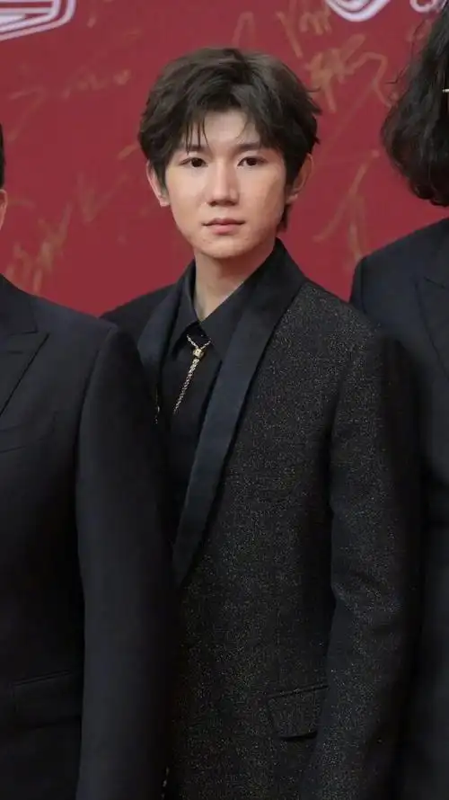 王源生图 精修,区别大吗?_新浪新闻